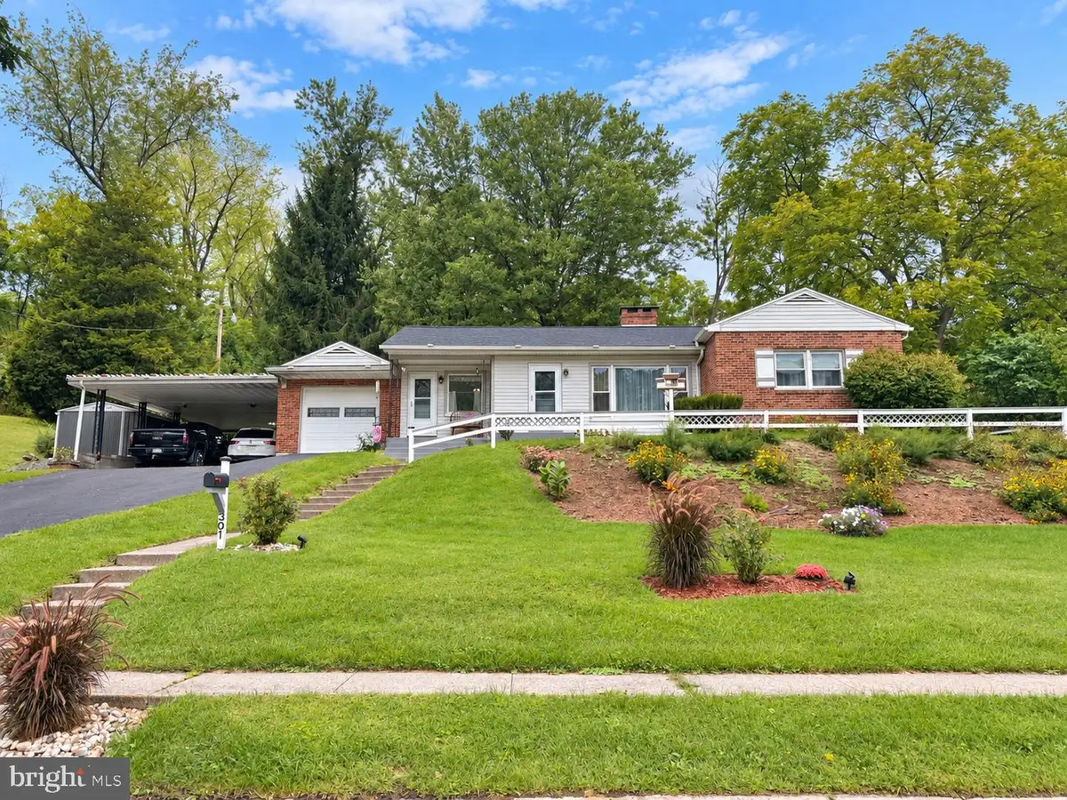 301 Reynolds Ave, Huntingdon, PA 16652 - #1