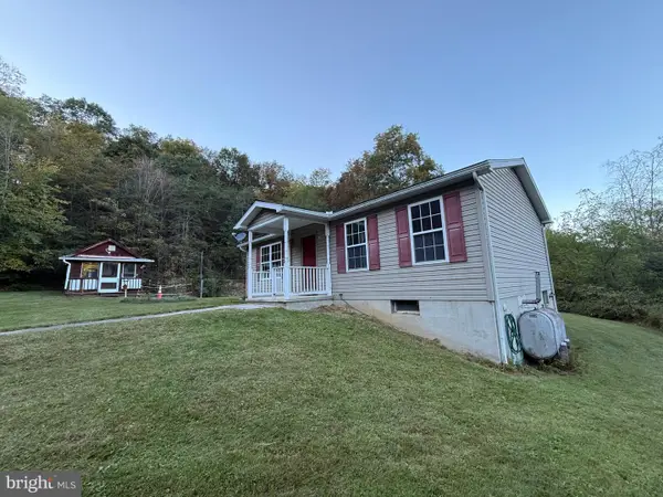 21938 Hollow Rd, NEELYTON, PA 17239