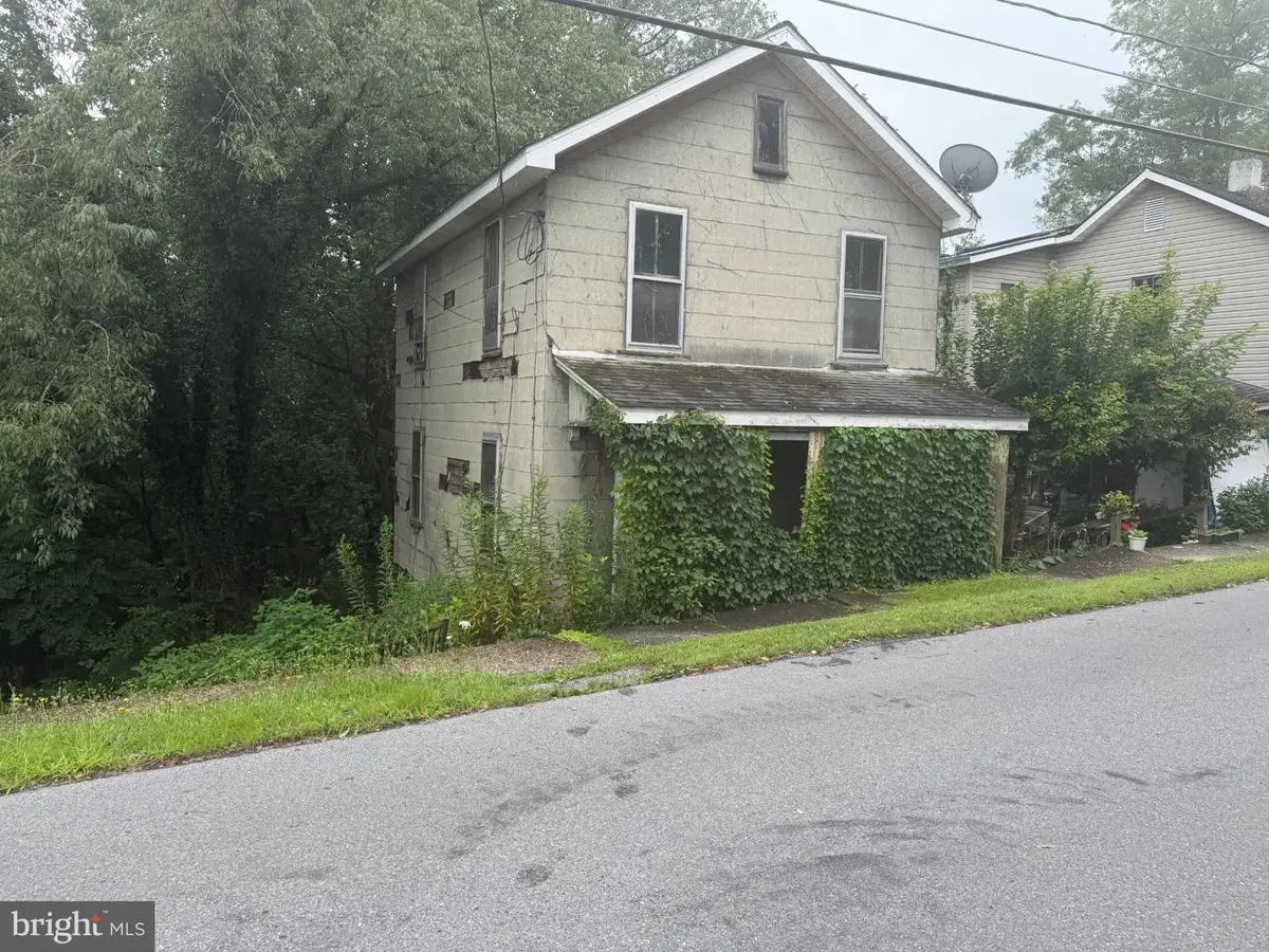 127 Perry St, Punxsutawney, PA 15767 - #1