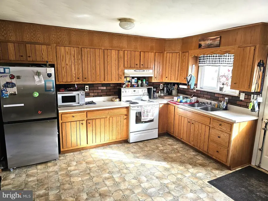 91 W Ridge Ave, Mifflintown, PA 17059 - Image #2