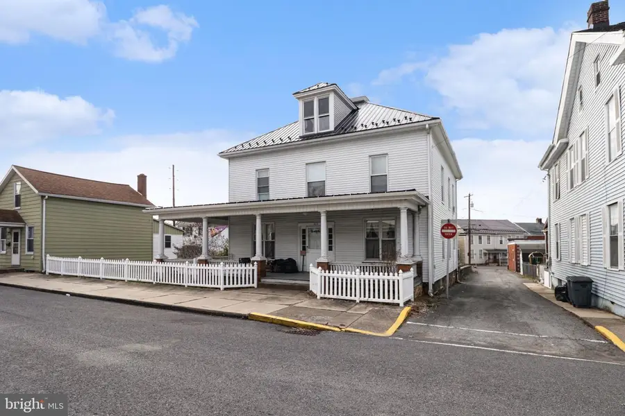 410 Orange St, Mifflintown, PA 17059 - #2