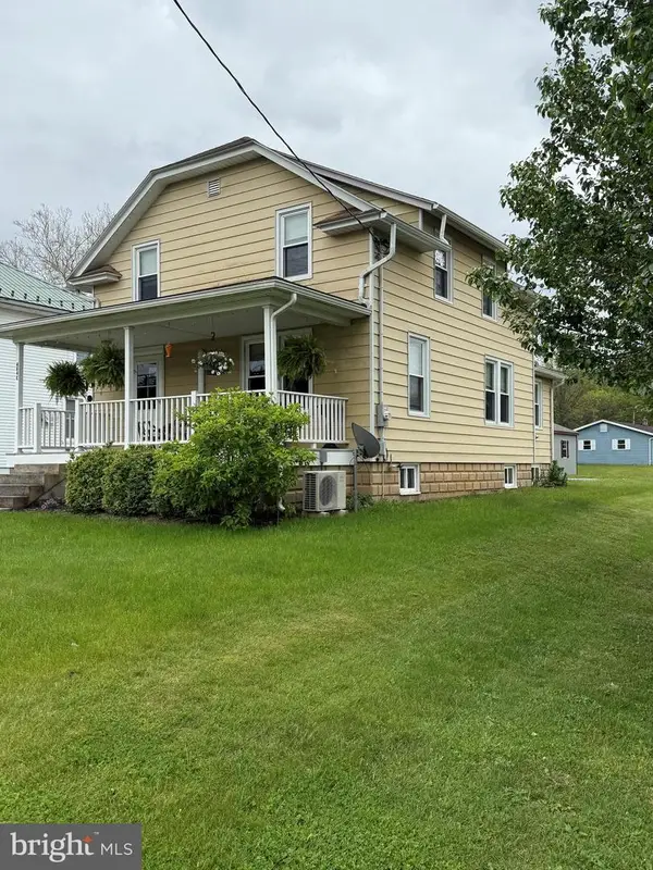 484 E Main St, THOMPSONTOWN, PA 17094