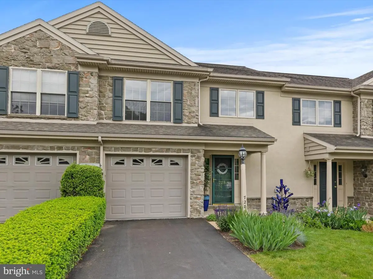 728 Skywalk Ln, Lancaster, PA 17601 - Image #1