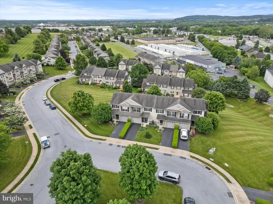 728 Skywalk Ln, Lancaster, PA 17601 - Image #2