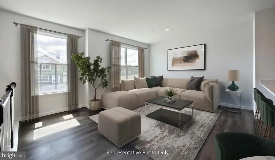 47 N Conifer Dr, Elizabethtown, PA 17022 - Image #3