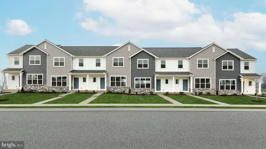 70 N Conifer Dr, Elizabethtown, PA 17022 - Image #2