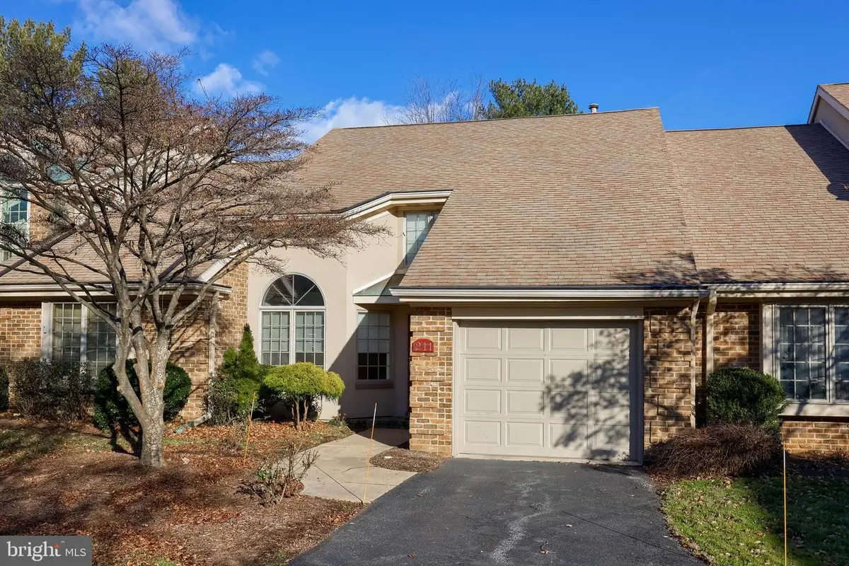 211 Willow Valley Dr, Lancaster, PA 17602 - Image #1