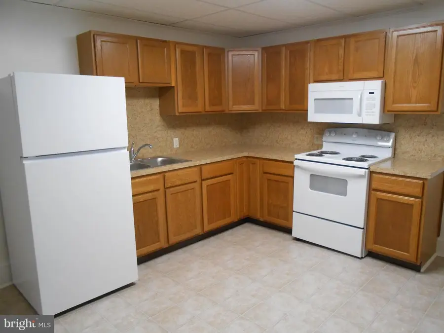 155 S Charlotte St, Manheim, PA 17545 - Image #2