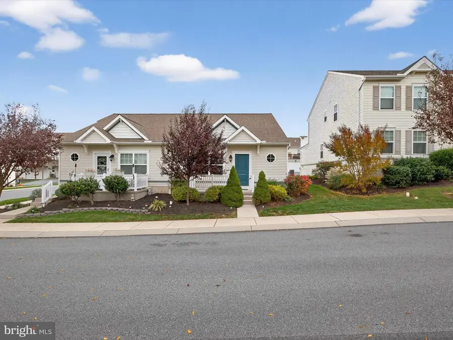 404 Warren Ct, Willow Street, PA 17584 - Image #2