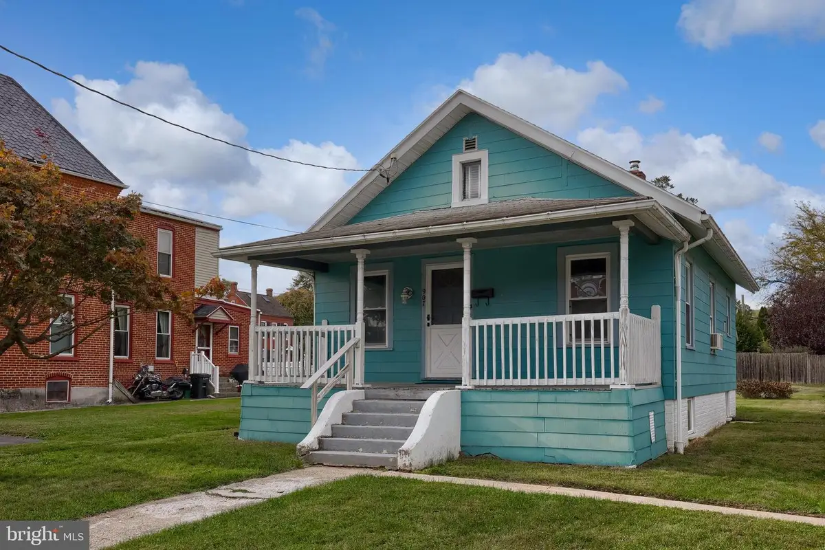 907 Walnut St, Columbia, PA 17512 - Image #1