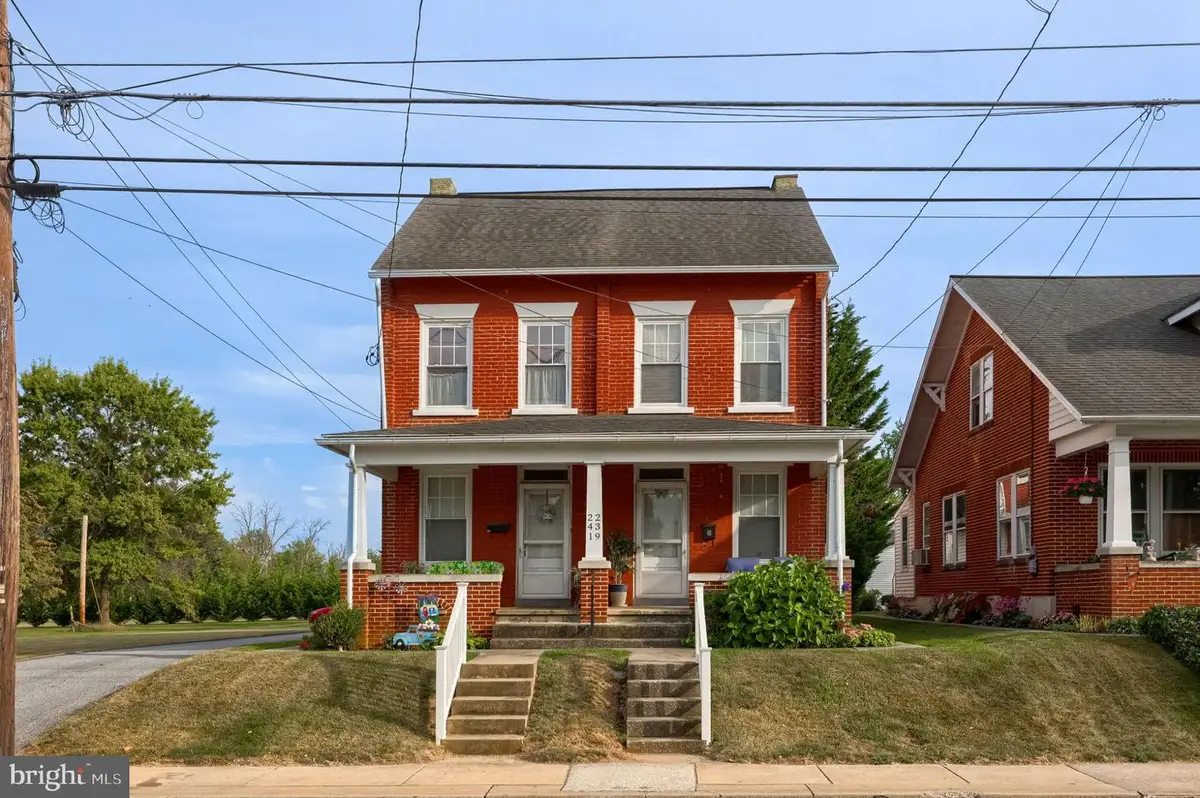 239 E High St, Manheim, PA 17545 - Image #1