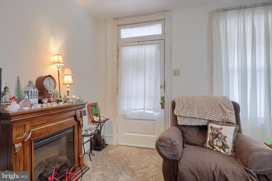 239 E High St, Manheim, PA 17545 - Image #2