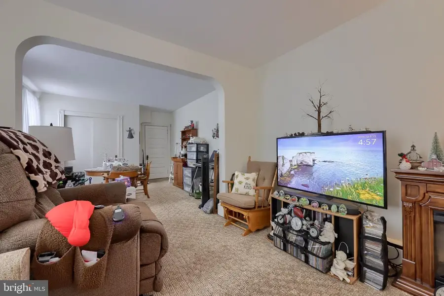 239 E High St, Manheim, PA 17545 - Image #3