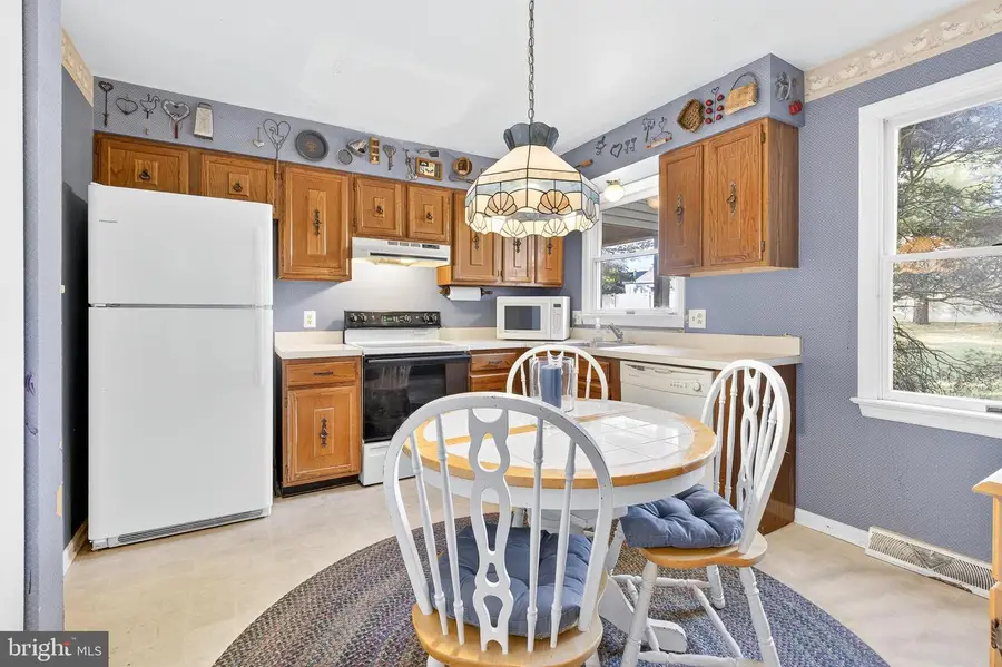 6 Leesburge Dr, Willow Street, PA 17584 - Image #2