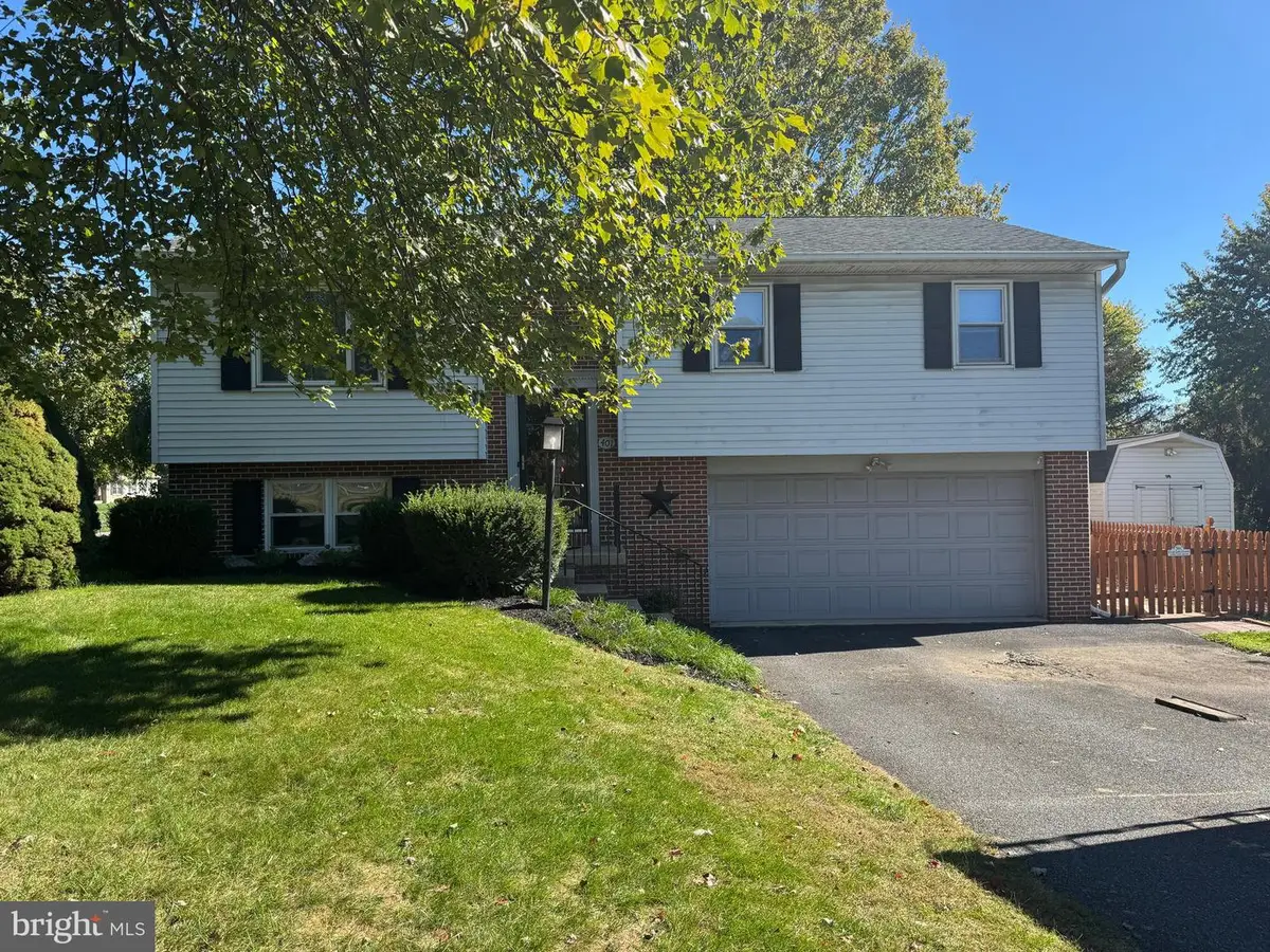 401 Edgemont Dr, Willow Street, PA 17584 - Image #1