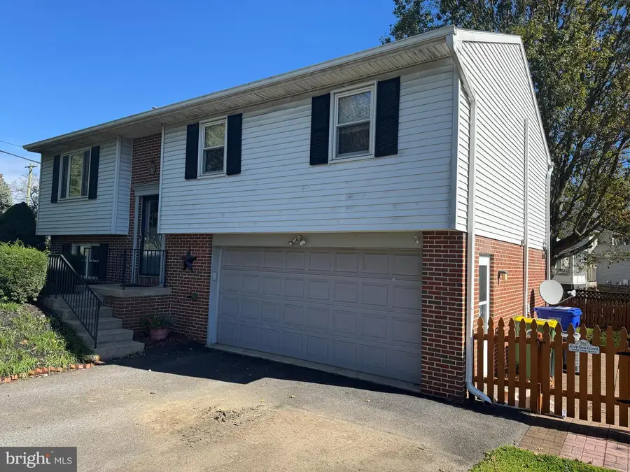 401 Edgemont Dr, Willow Street, PA 17584 - Image #2