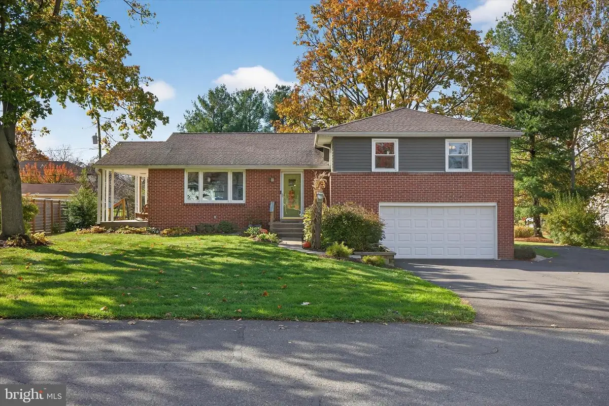 2523 Mayfair Dr, Lancaster, PA 17603 - Image #1