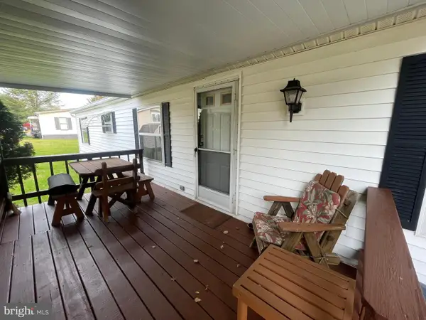 106 Longwood Ct E, LANCASTER, PA 17603