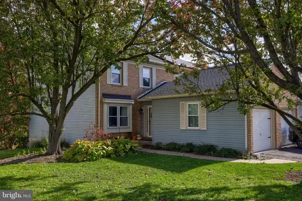 6568 Hollow Dr, EAST PETERSBURG, PA 17520