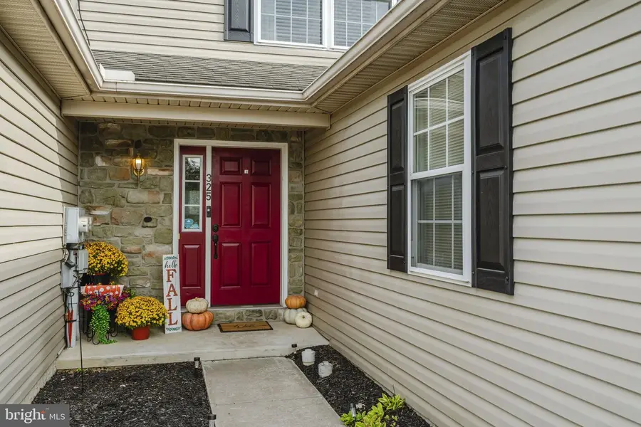 325 Deerfield Dr, Mount Joy, PA 17552 - Image #2