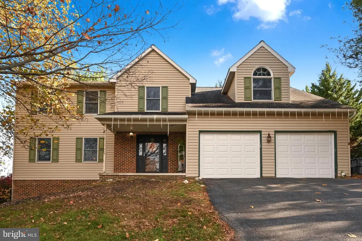 1027 Keystone Dr, Lancaster, PA 17603 - Image #1