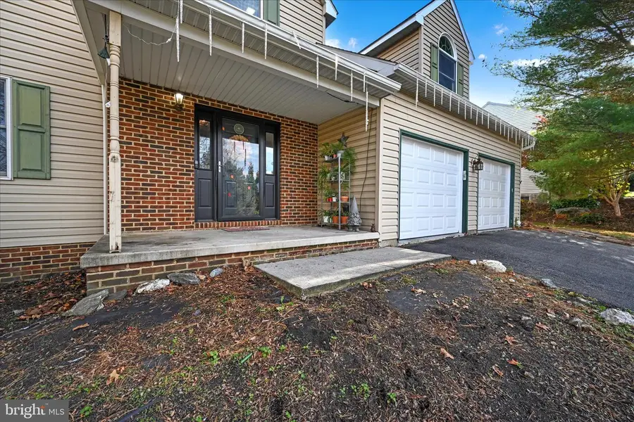 1027 Keystone Dr, Lancaster, PA 17603 - Image #2