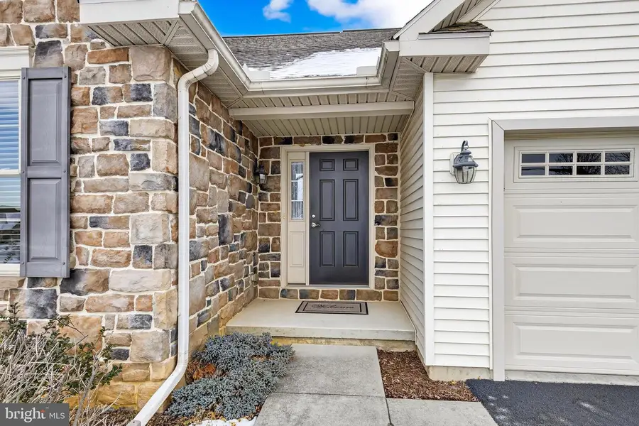 5315 Oak Leaf Dr, Mount Joy, PA 17552 - Image #3