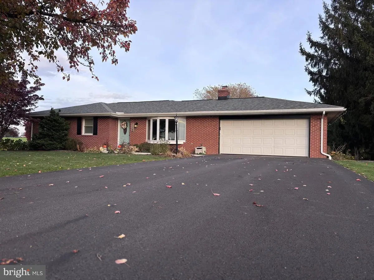 1119 E Meadow Rd, Manheim, PA 17545 - Image #1