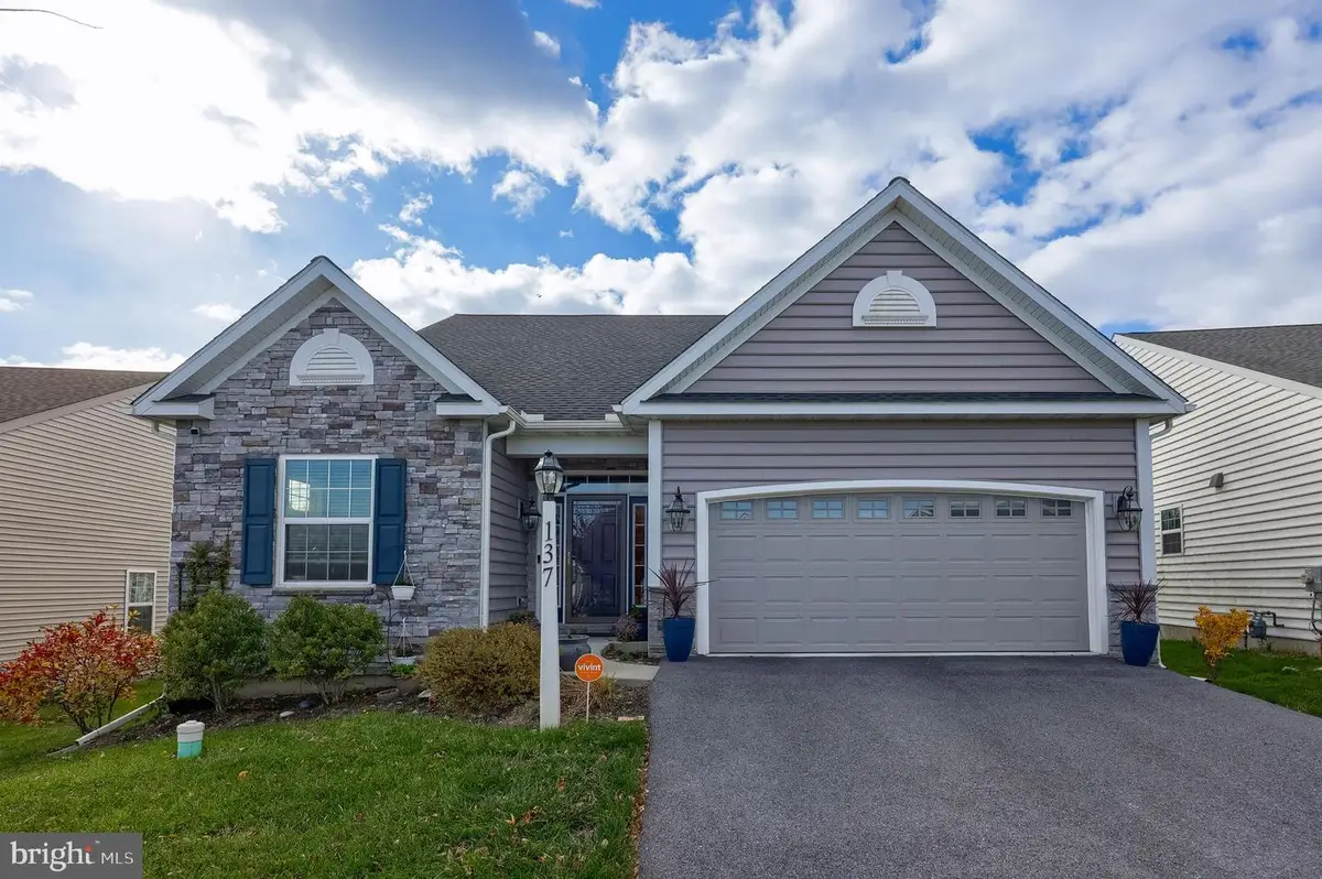 137 Goldenfield Dr, Lancaster, PA 17603 - Image #1