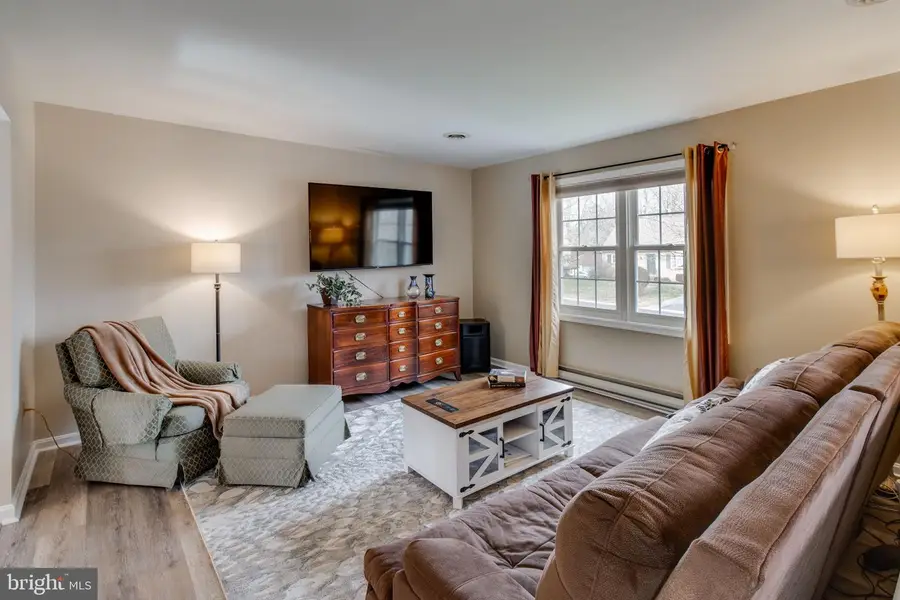 82 Scenic Dr, Denver, PA 17517 - Image #2