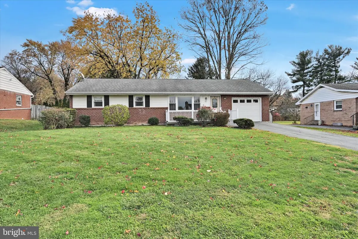 957 Raymee Dr, Lancaster, PA 17601 - Image #1