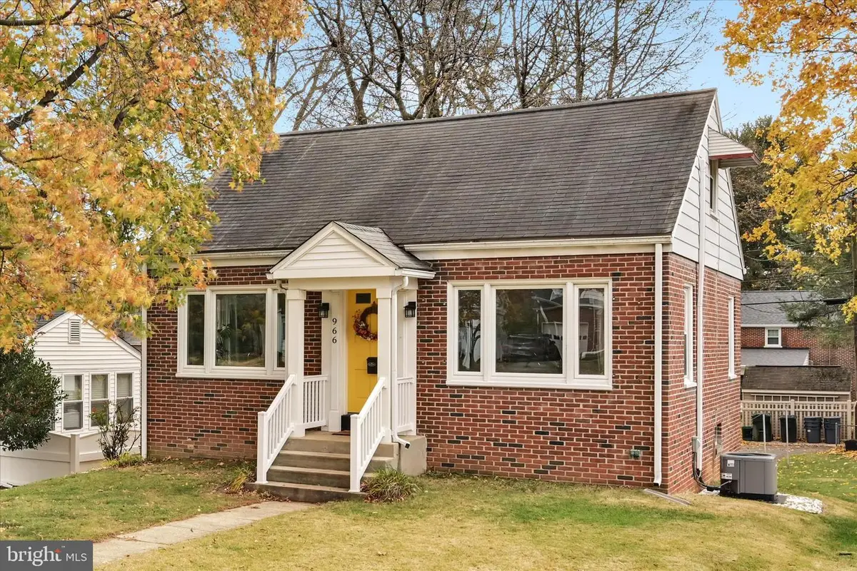 966 Skyline Dr, Lancaster, PA 17601 - Image #1