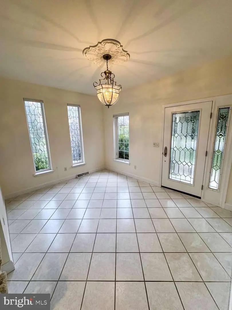 701 Woodfield Dr, Lititz, PA 17543 - Image #2