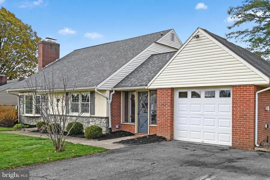 112 Whitney Rd, Lancaster, PA 17603 - Image #2