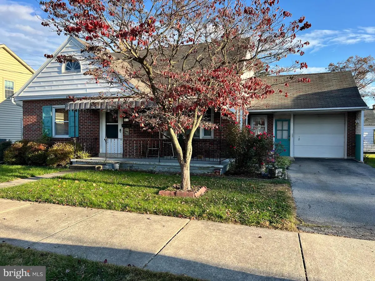 327 W Ferdinand St, Manheim, PA 17545 - Image #1