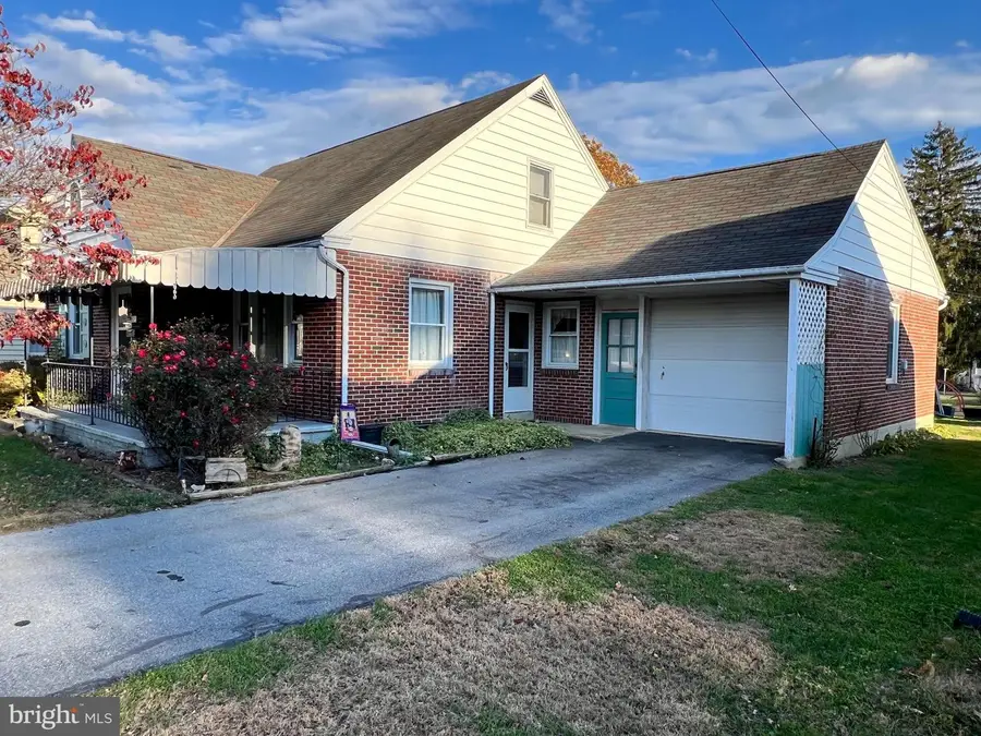 327 W Ferdinand St, Manheim, PA 17545 - Image #2