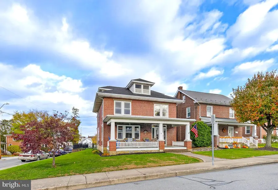 37 W Sunset Ave, Ephrata, PA 17522 - Image #2