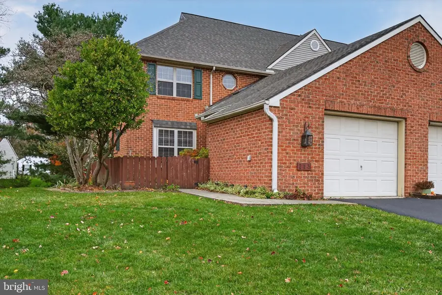 213 Pine Bridge Ln, Lancaster, PA 17603 - Image #2