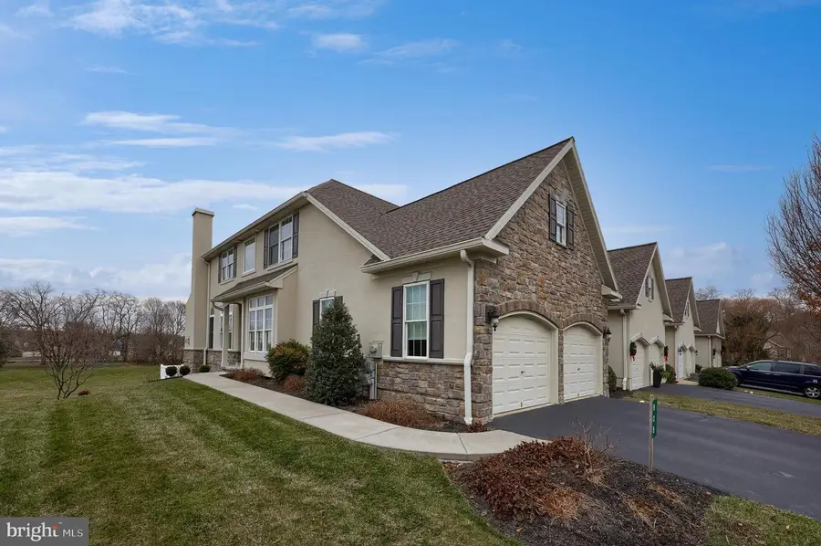808 Huntington Pl, Lancaster, PA 17601 - Image #2