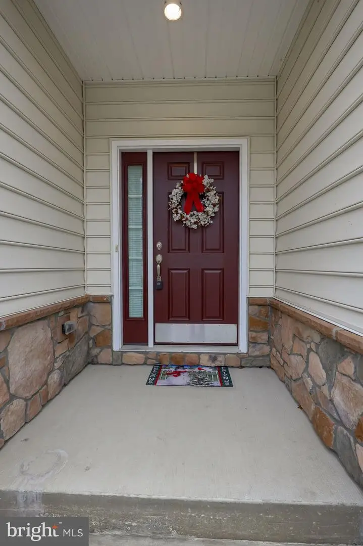 423 Valor Dr, Lititz, PA 17543 - Image #2