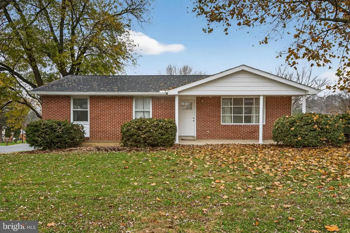 452 Longfellow Dr, Lancaster, PA 17602 - Image #1