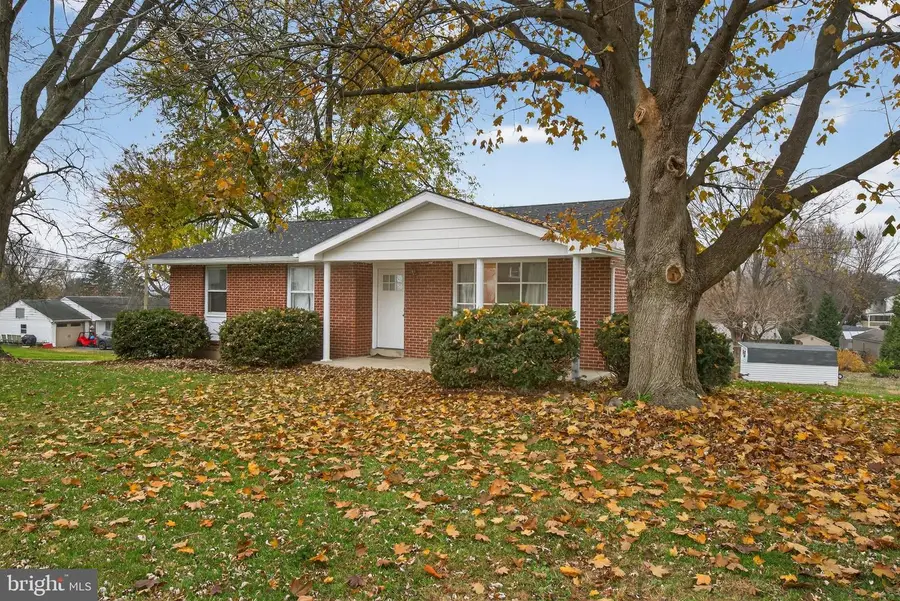 452 Longfellow Dr, Lancaster, PA 17602 - Image #2