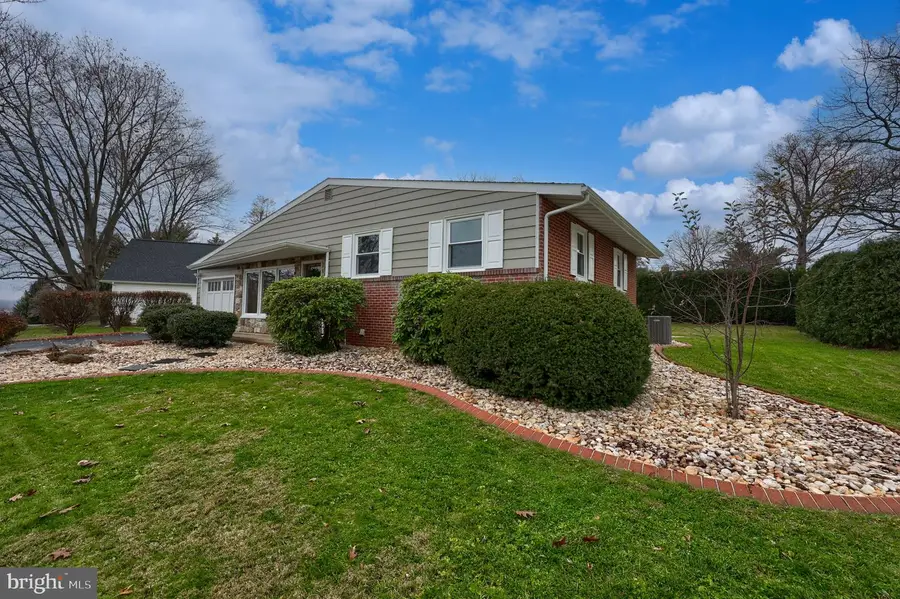 1863 Harrington Dr, Lancaster, PA 17601 - Image #3