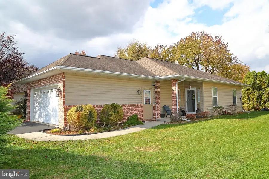 234 Blossom Trl, Mount Joy, PA 17552 - Image #2