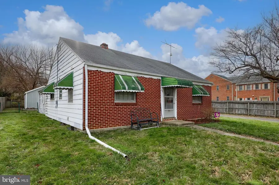 202 Elizabeth Dr, Lancaster, PA 17601 - Image #2