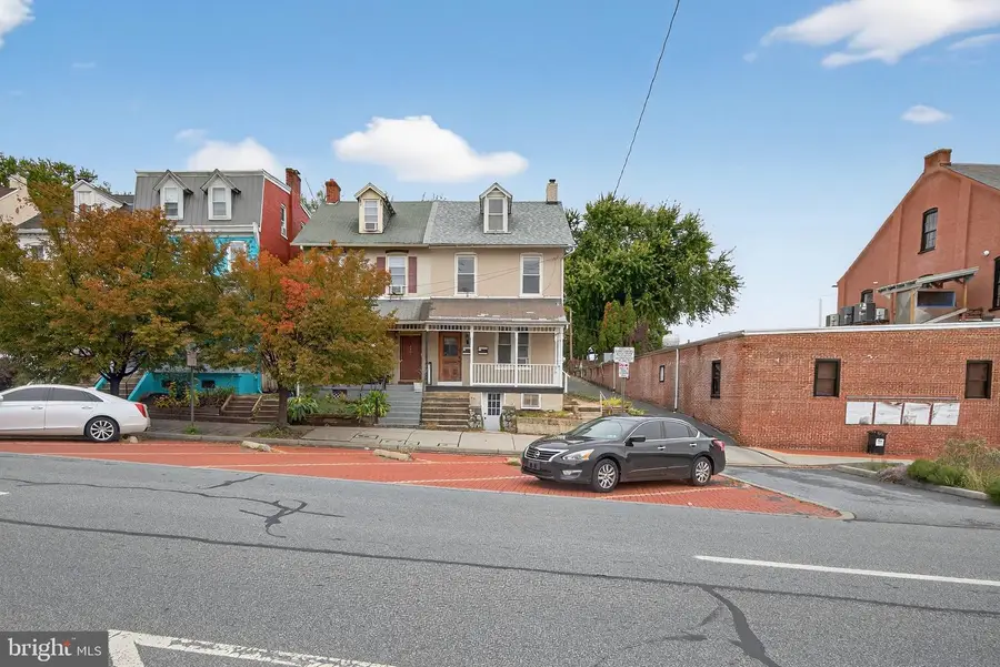 341 E Walnut St, Lancaster, PA 17602 - Image #2