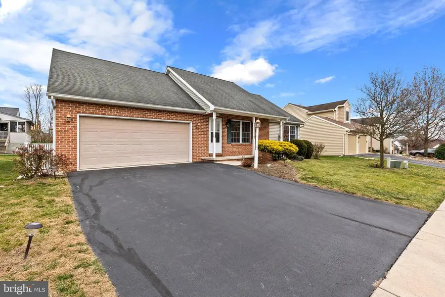 905 Hedgewyck Ln, Elizabethtown, PA 17022 - Image #3