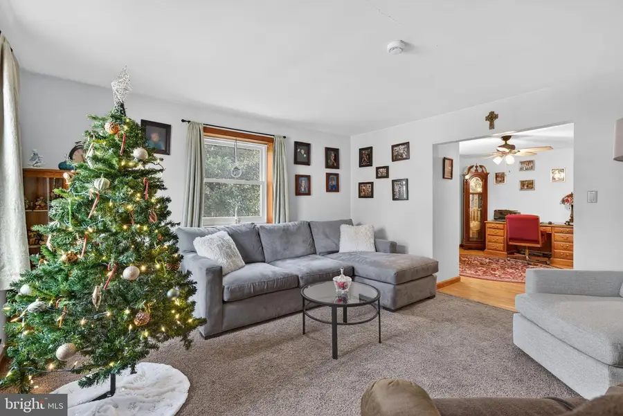 926 Broad St, Akron, PA 17501 - Image #3