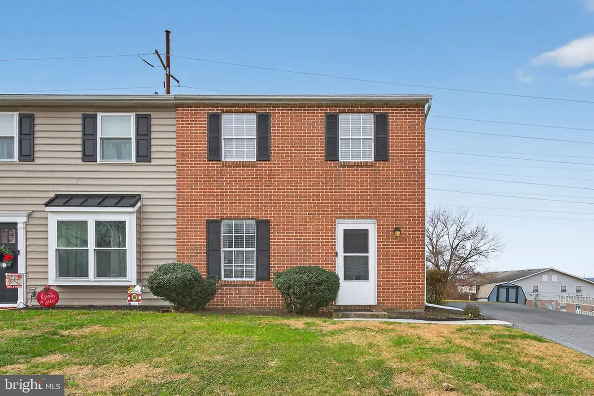 2015 Aspen Ln, Columbia, PA 17512 - Image #1