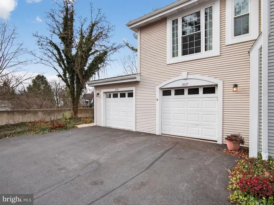 1007 Country Place Dr, Lancaster, PA 17601 - Image #2